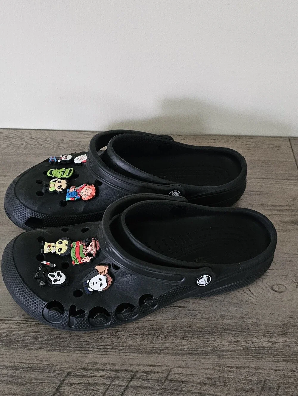 CROCS Men’s Black Halloween Charms Size 11 Chucky Freddie Jason Ghostface Scary
